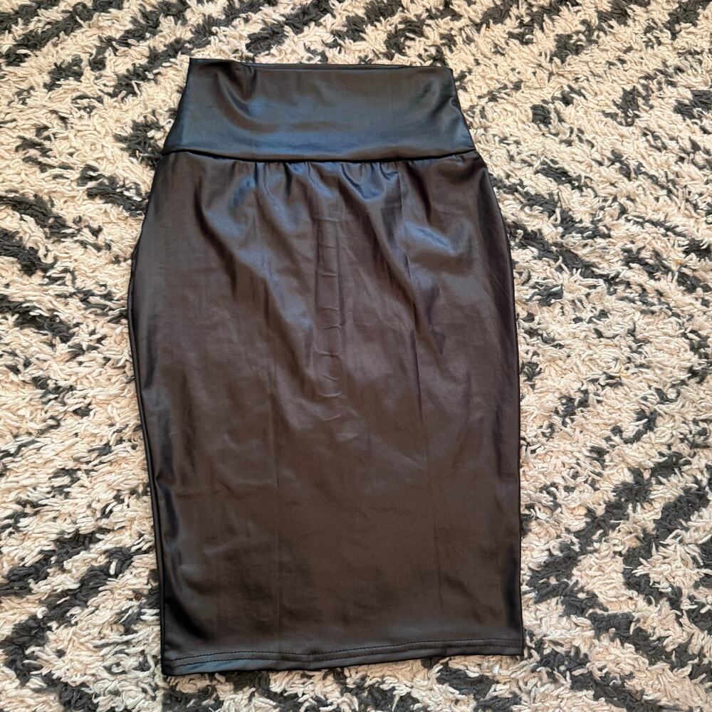 Sonja Morgan M Medium Black Stretchy Thin Faux Leather Skirt Pencil Bodycon